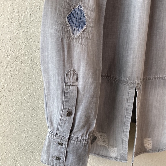 bella dahl Long Sleeve Button Down Grey Distressed Shirt Size XS - Picture 12 of 16